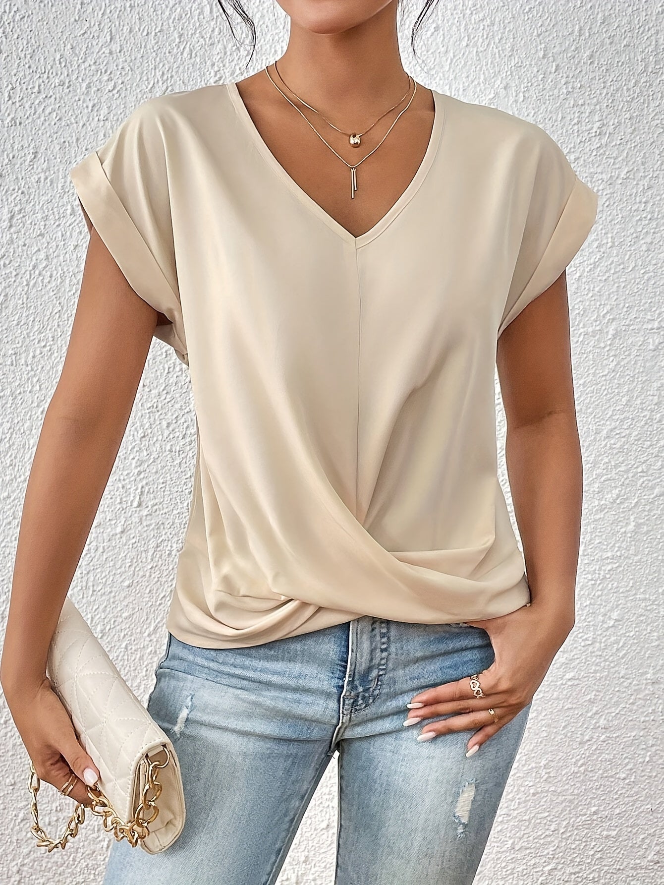 Faina | Chemise élégante à col en V